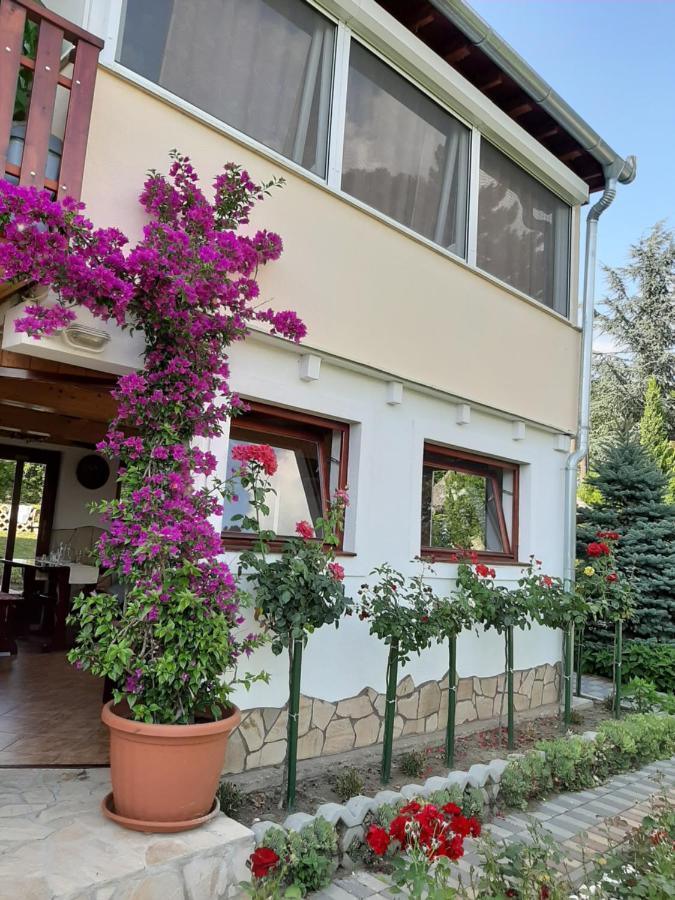 Rozsakert Vendeghaz Bed & Breakfast Szigliget Exterior foto