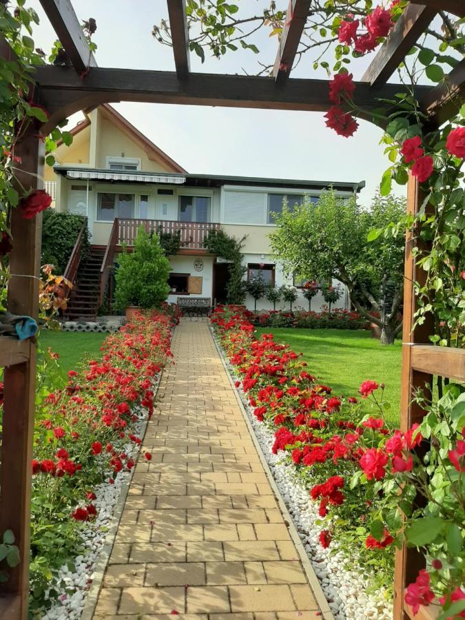 Rozsakert Vendeghaz Bed & Breakfast Szigliget Exterior foto