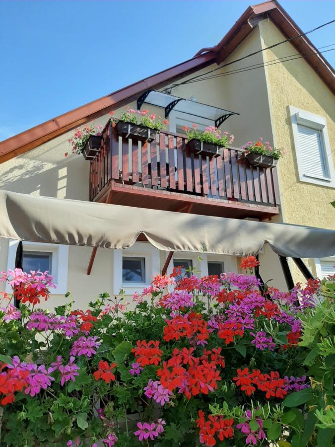 Rozsakert Vendeghaz Bed & Breakfast Szigliget Exterior foto