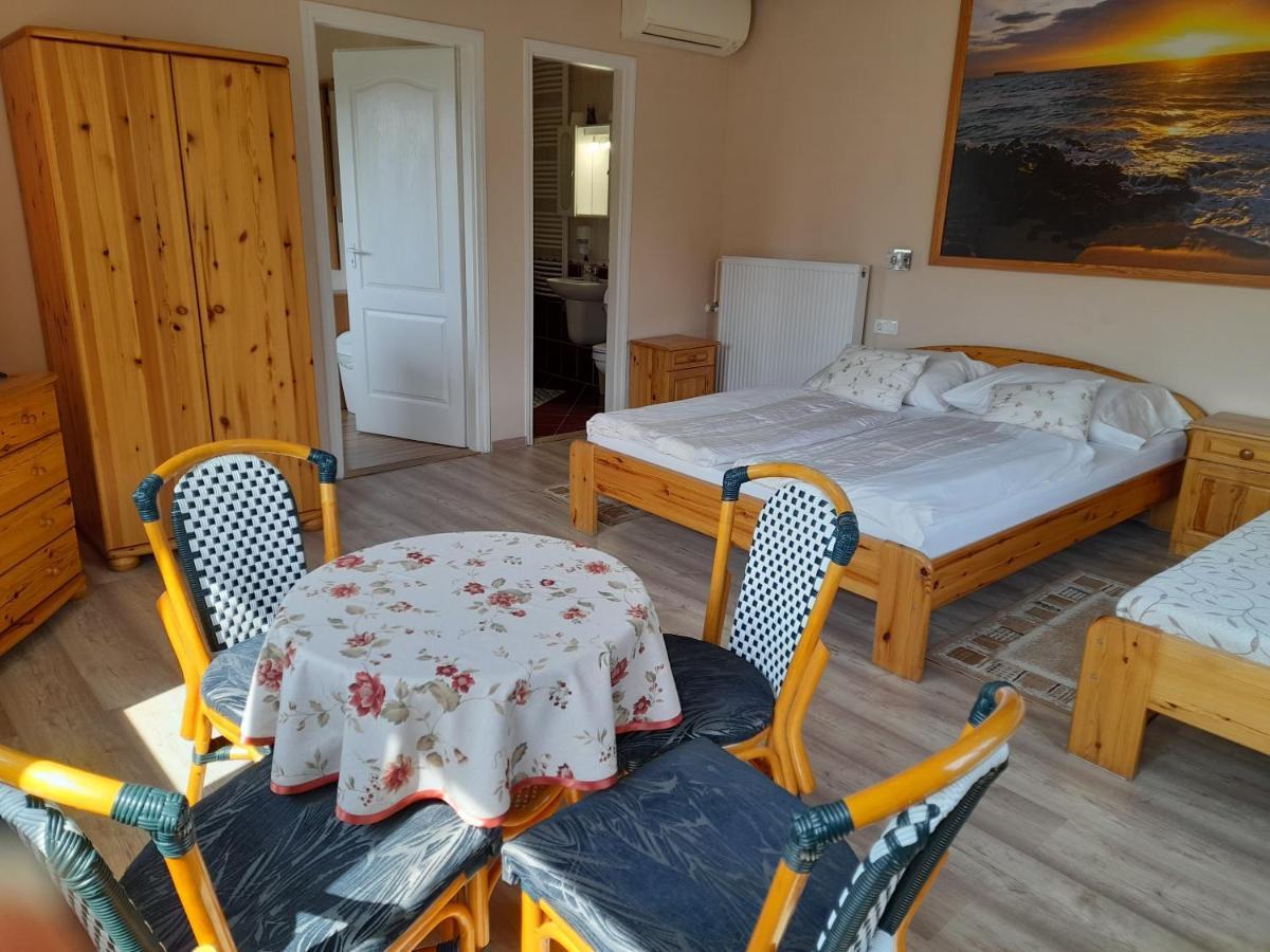 Rozsakert Vendeghaz Bed & Breakfast Szigliget Exterior foto