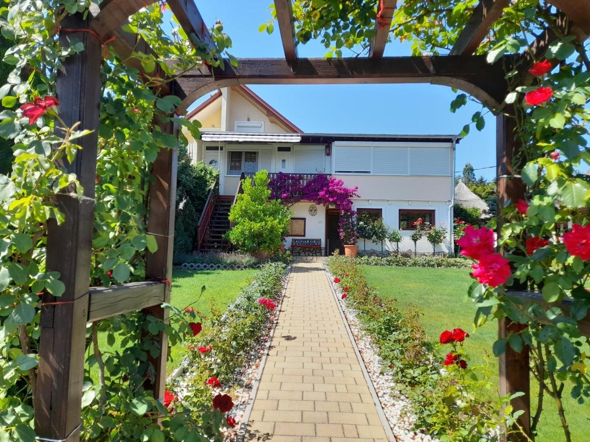 Rozsakert Vendeghaz Bed & Breakfast Szigliget Exterior foto