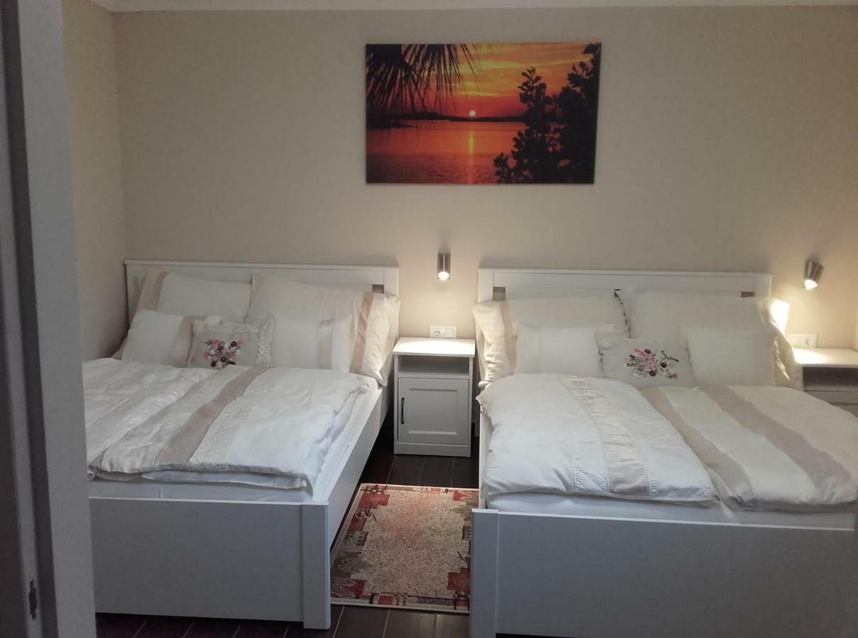 Rozsakert Vendeghaz Bed & Breakfast Szigliget Exterior foto